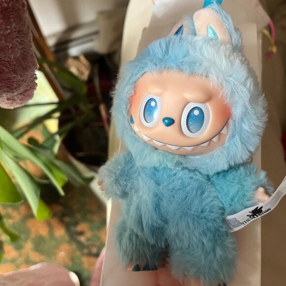 Authentic Labubu HOPE Big into Energy - Picture 1 of 4